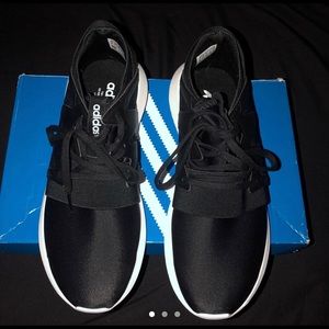 Woman’s Adidas, Tubular Viral